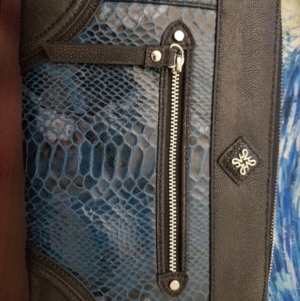 Vera Wang Snakeprint clutch nwt